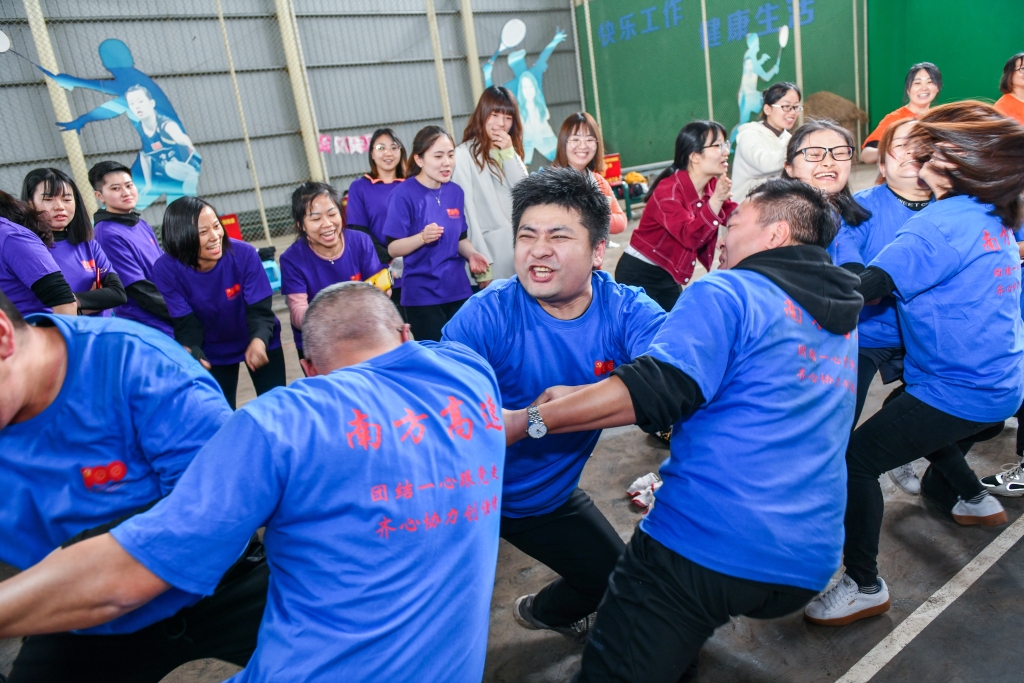 �Ϸ���˾������һ�ĸ����ߡ�Ⱥ��Ⱥ�����Ѽ���ְ�����κӽ����ֳ�