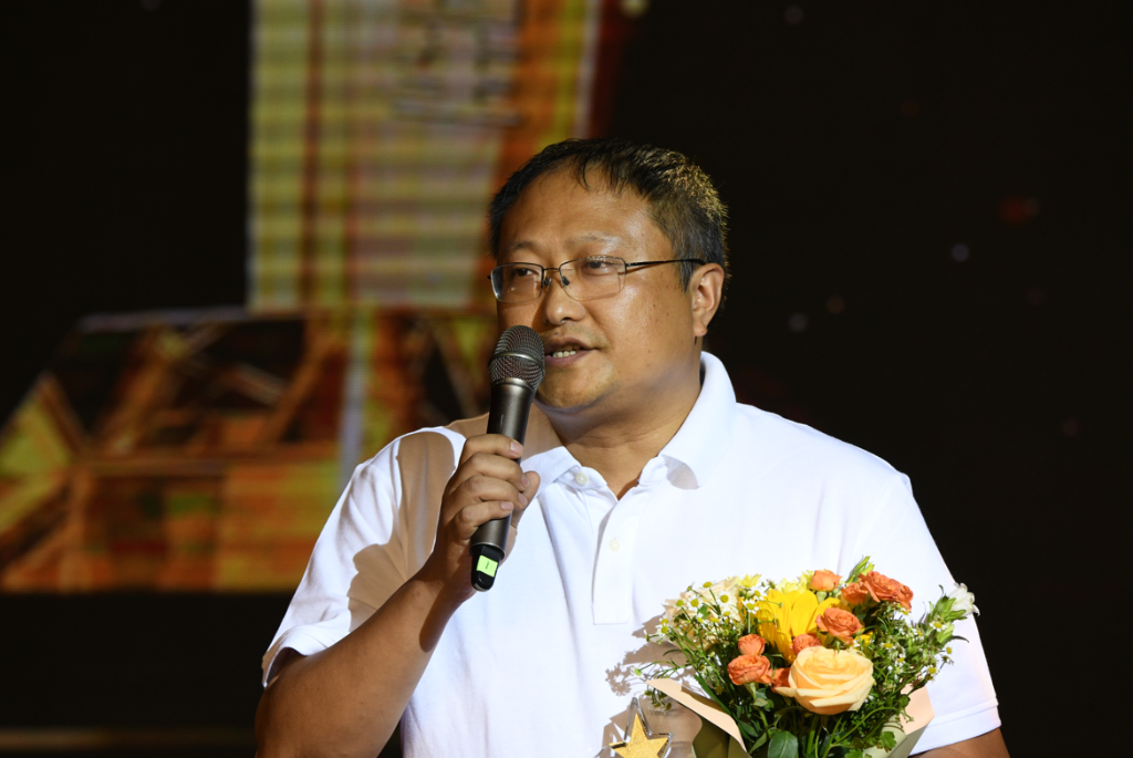 贡献之星 袁幼冬